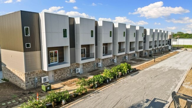 Building Photo - 1440 Hendon St