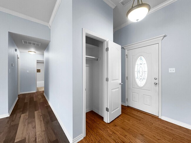 Photo - * Move-In Special * Gorgeous 3 Bedroom 2 B...