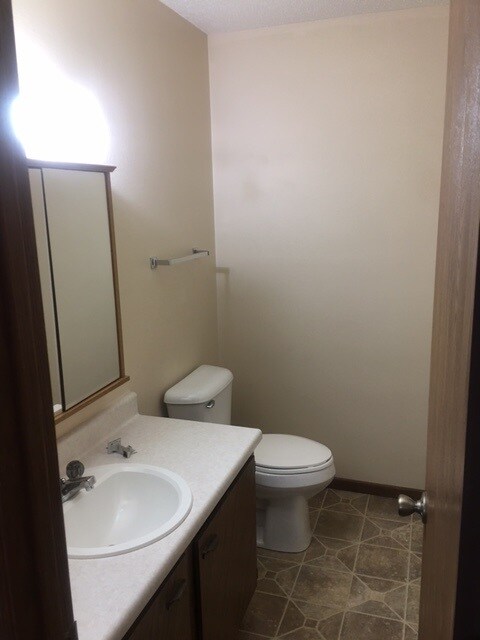 Photo - 550 12th St NE