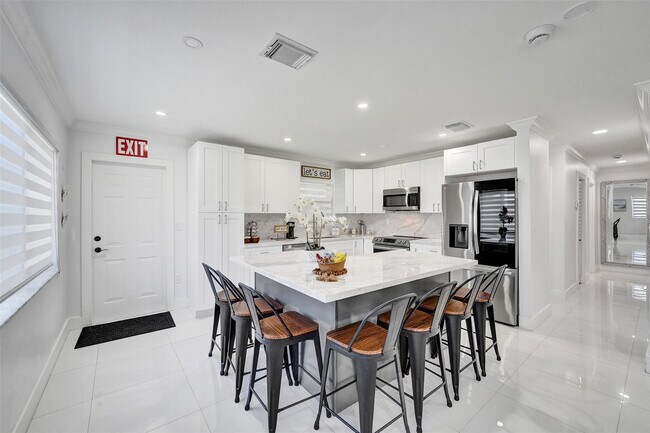 Photo - 6740 Custer St