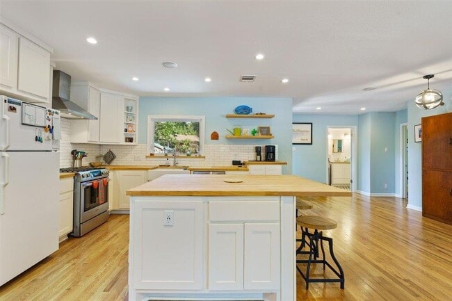 Photo - 5711 Chesterfield Ave