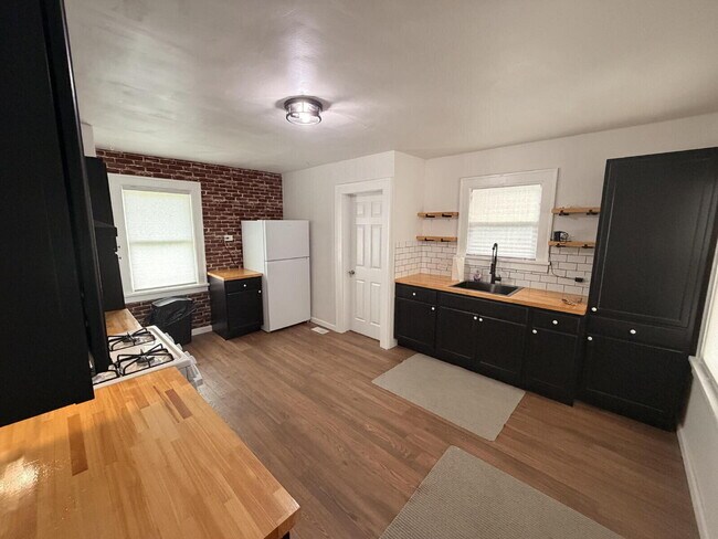 Photo - 3142 W 33rd St