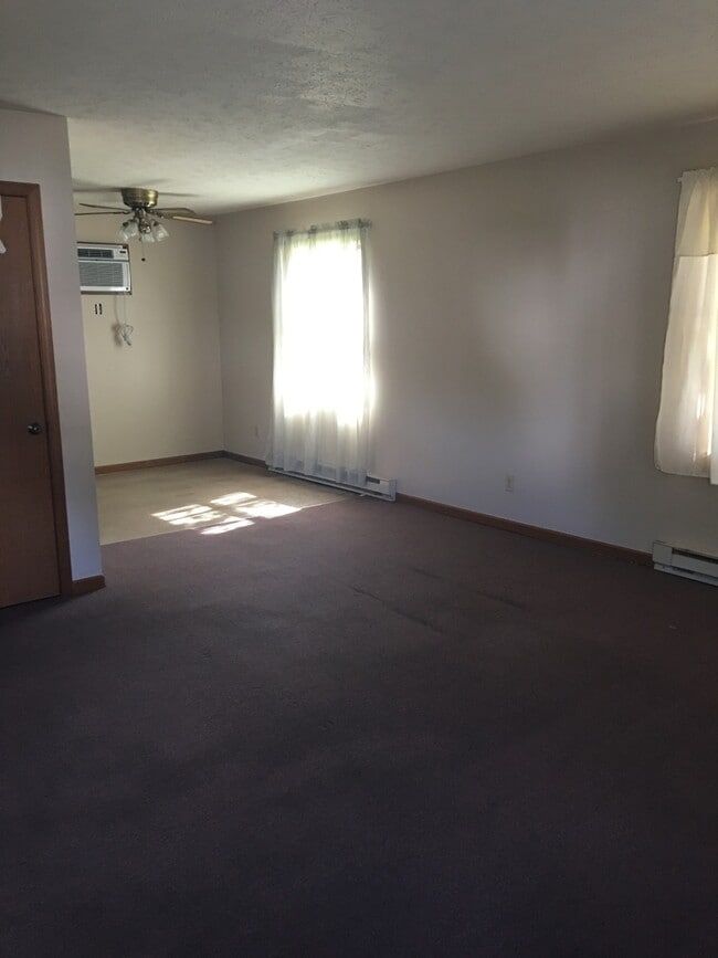 Photo - Wabash Apartments Unidad A
