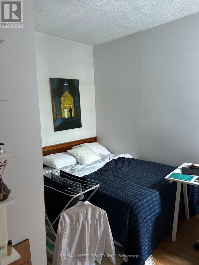 Photo - 1504 Dufferin St
