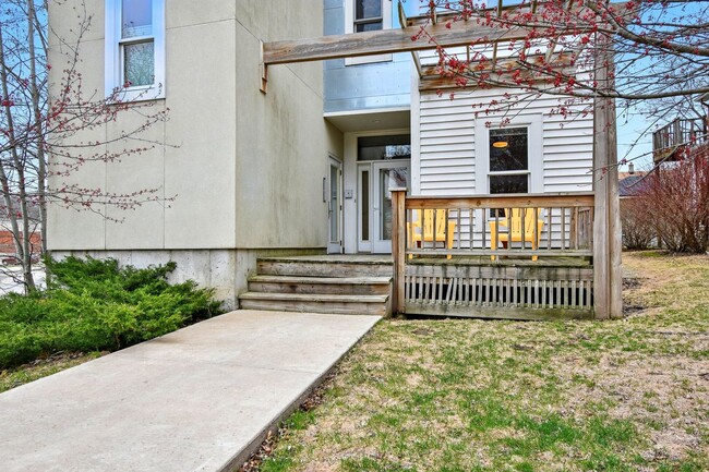Photo - 2905 N Newhall St Apartment Unit 1