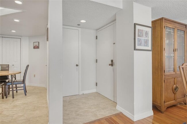 Photo - 690 Island Way Unit 307