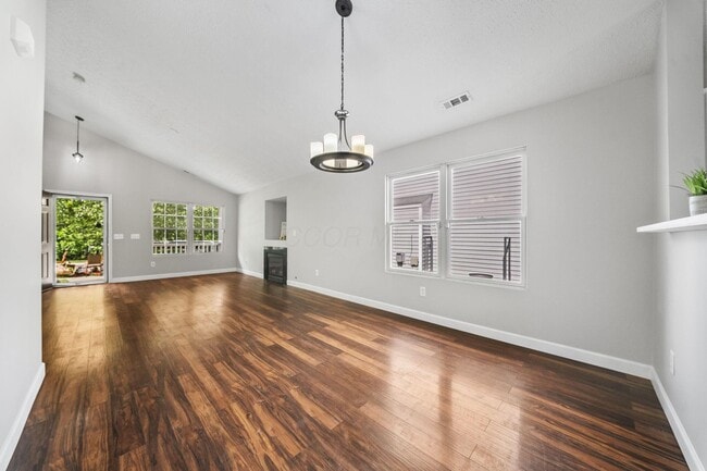 Photo - 157 Feathertip Ln