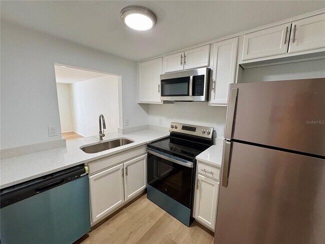 Photo - 305 57th Ave Dr E