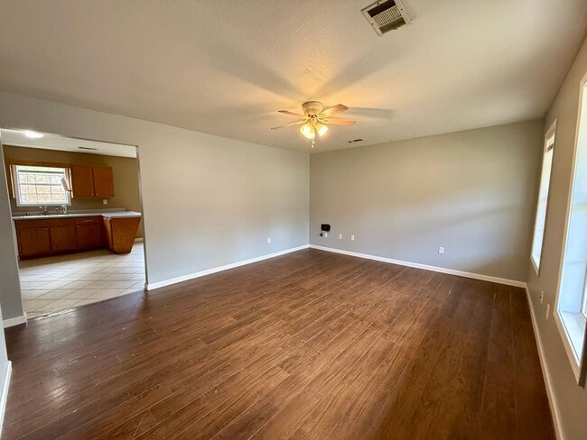 Photo - 3 Bedroom/1 Bathroom Home in Paragould AR - $1370/month - Section 8 Welcome!