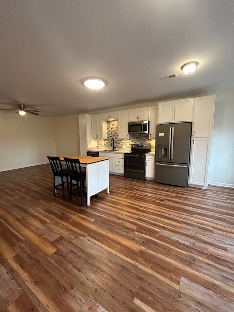 Photo - Stylish 3-Bed, 2.5-Bath Home on Enna Lane — Linden Living at Its Best