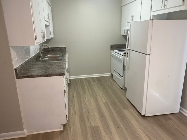 Photo - Chanticleer Apartments - Columbus, MS