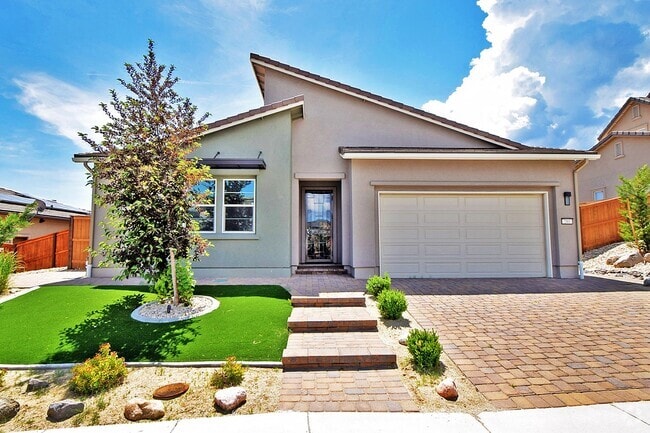 Building Photo - Gorgeous Home