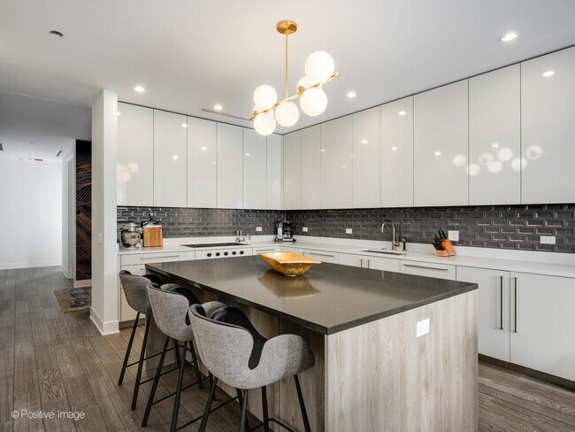 Photo - 403 N Wabash Ave Unit 15A