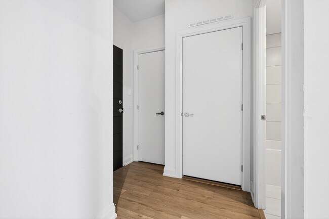 Photo - 212 King William St