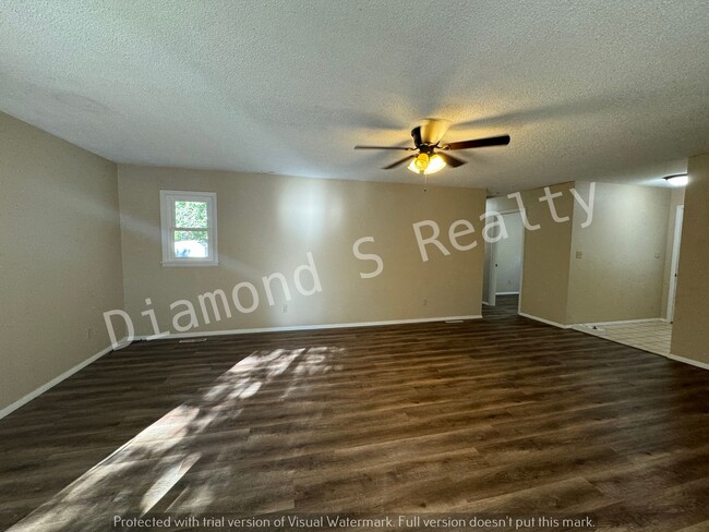 Photo - 3 Bedroom Home Located Near Mercy!