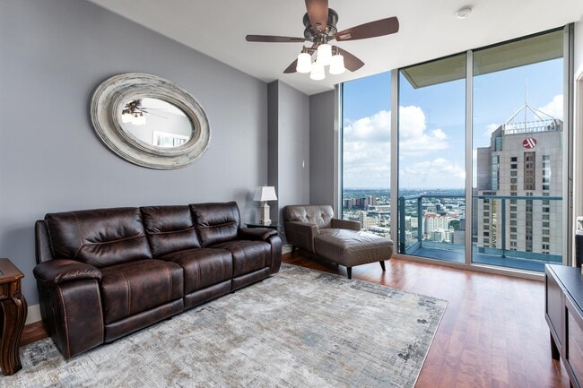 Photo - 610 E Market St Unidad 2904
