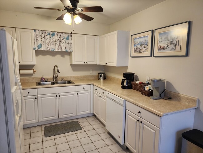 Photo - 8559 SE Lyons Rd Unit Sandy Toes Villa