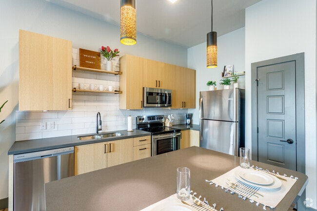 1BR, 1BA - 548 SF