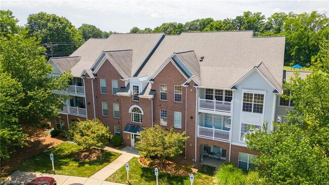 Building Photo - 5005 Bass Chapel Rd Unit 2D