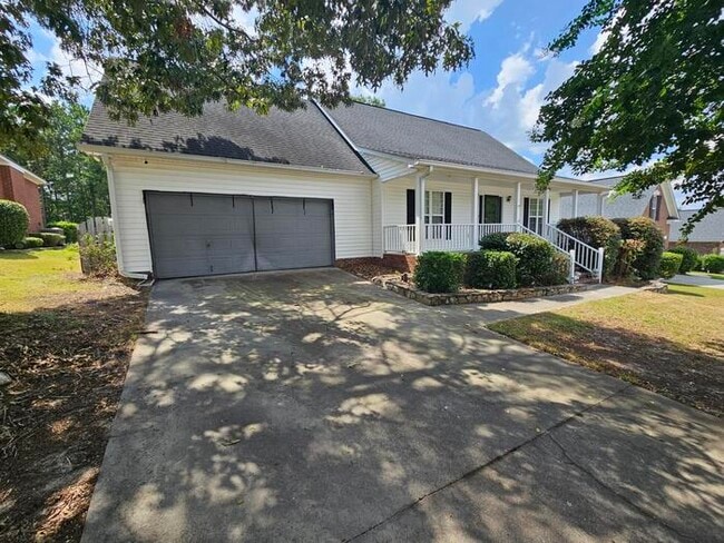 Photo - Elgin beauty with large bonus room