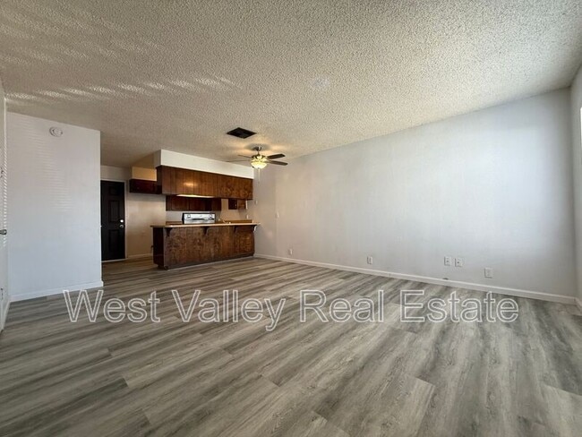 Photo - 205 W Ash St Unidad #D