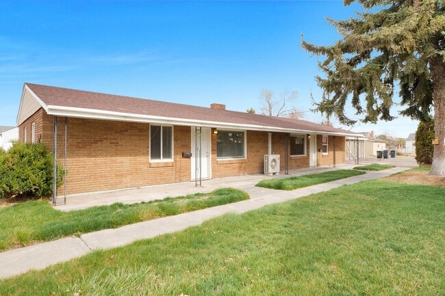 Photo - 1131/1133 W Ivy Ave Unidad 1133