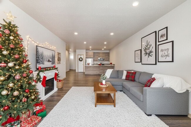 Building Photo - Maplewood Villas