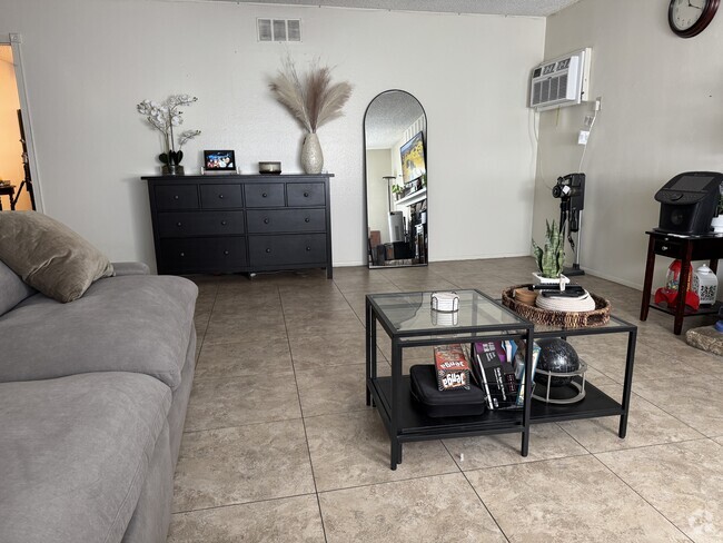 Building Photo - 3561 W Cerritos Ave Unit # 1 Rental