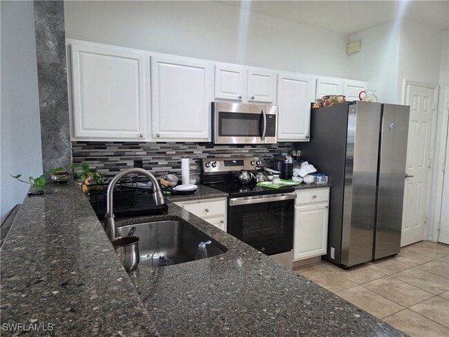 Building Photo - 977 Hampton Cir