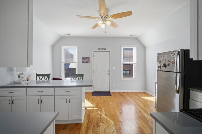 Photo - 3645 W McLean Ave Unidad 2