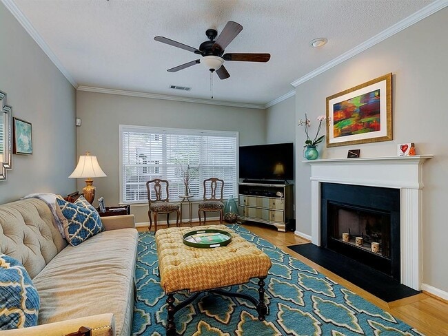 Photo - 708 Spring Heights Ln Unidad 7 Rental