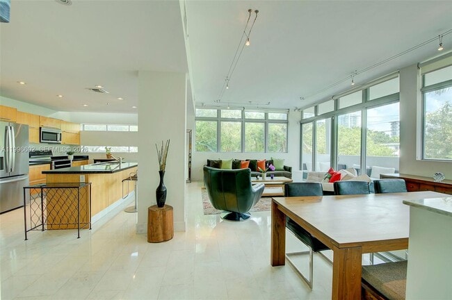 Building Photo - 1577 Bay Rd