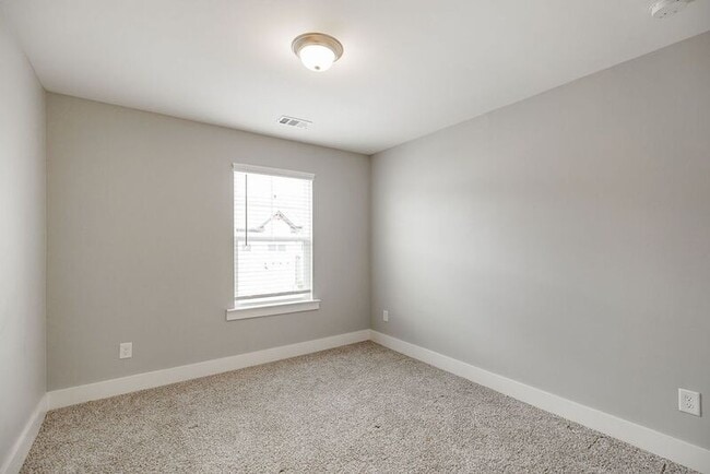 Photo - 38 Auburn Wds Dr
