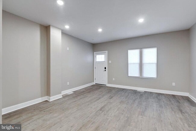 Photo - 6205 Elmwood Ave