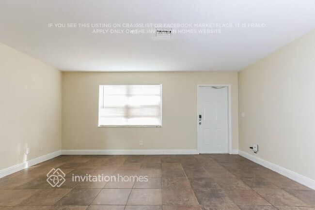 Photo - 7441 Douglas St