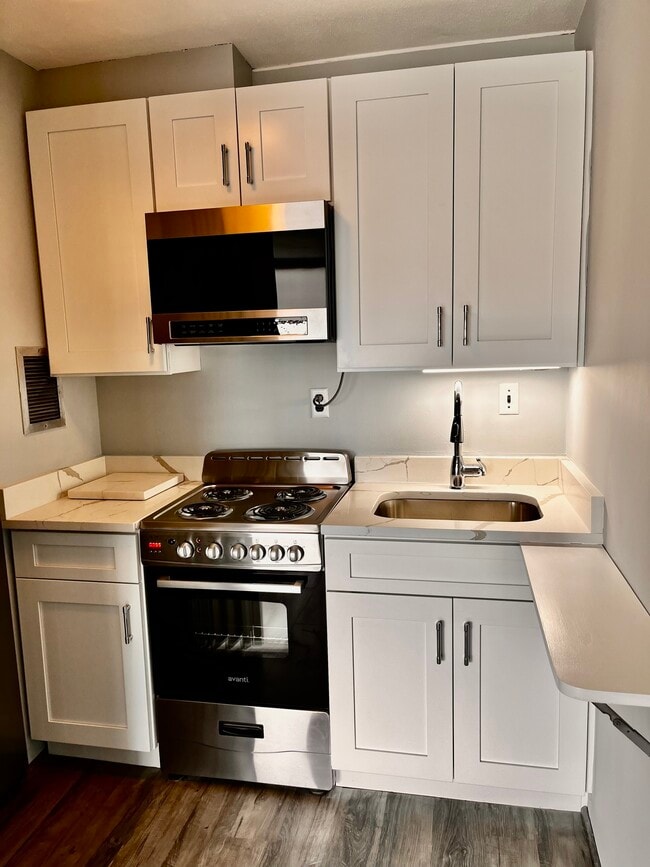 Building Photo - 1 Gold St Unit APT 12F