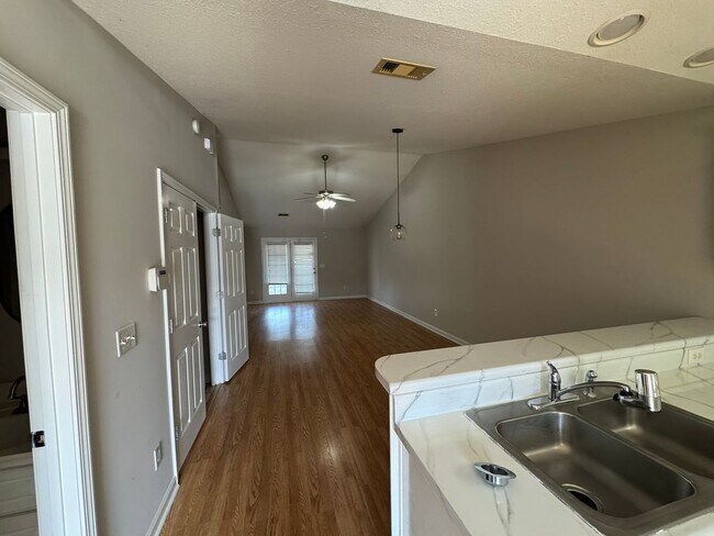 Photo - 210 Sunview Dr