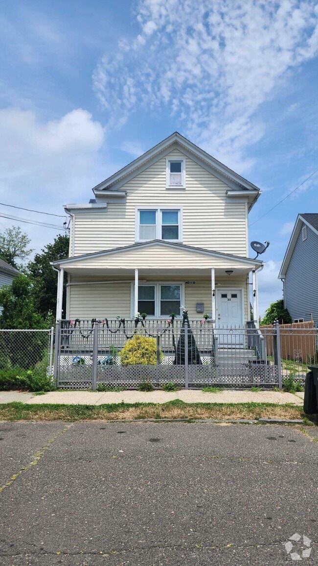 Building Photo - 33 Trowel St Unit 2nd Fl. Rental