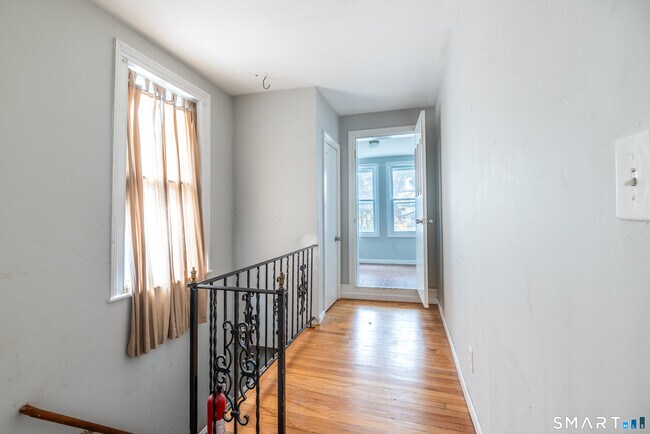 Photo - 727 Brewster St Unit 2nd Floor