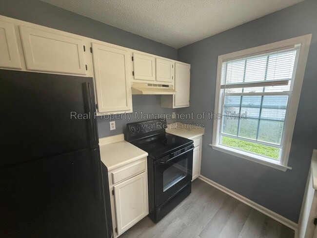 Photo - 208 Hammond Dr