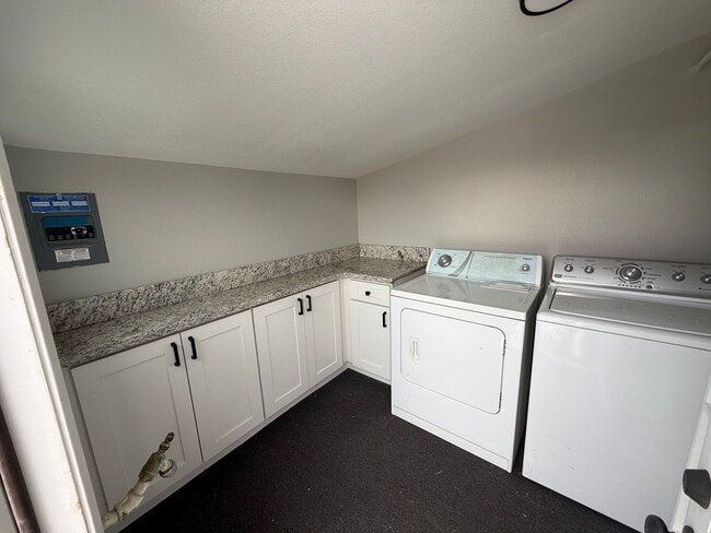 Photo - Multi Generation Home 4 Bedroom 3 Bath