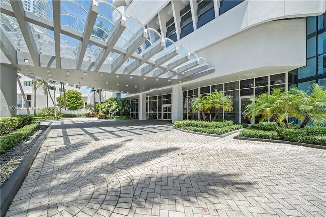 Building Photo - 6301 Collins Ave Unit 2307 Rental