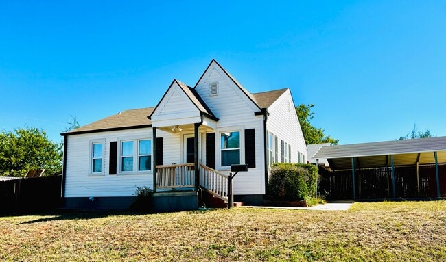 Building Photo - Beautifully Updated 2BD 1BA Corner Lot Hom... Rental