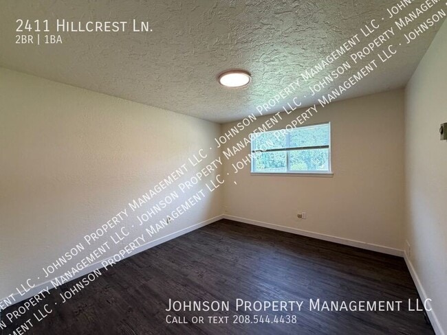 Photo - 2411 Hillcrest Ln
