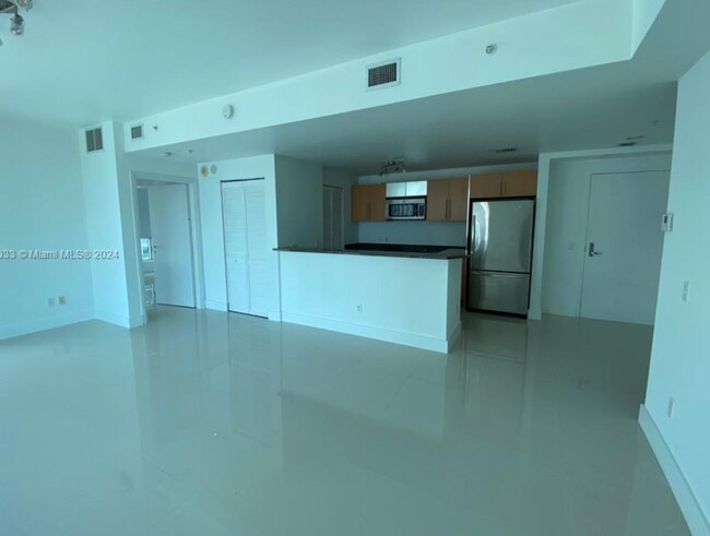 Photo - 2 bedroom + 2 bath corner unit || MET1