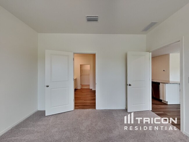 Photo - 149 Gladstone Loop