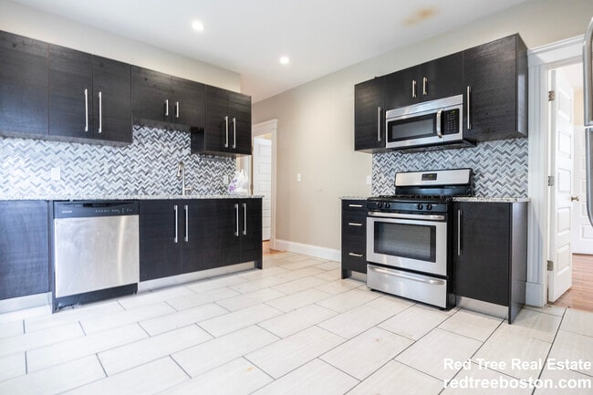 79 Saxton St Unit 3