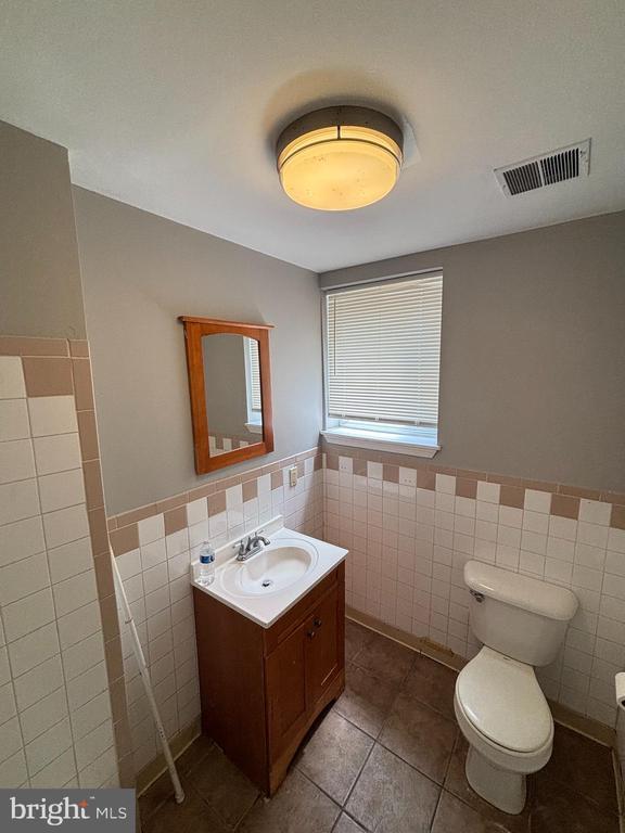 Building Photo - 1704 W Diamond St Unit 2