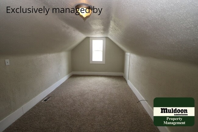 Photo - Adorable 1.5 Story Home - Pets Ok! Nicely ...