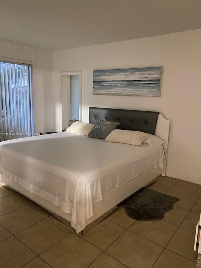 Photo - 1801 S Treasure Dr Unit 108